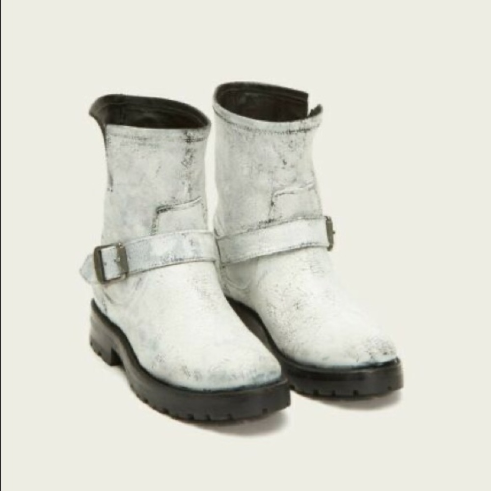 NWOT Frye White Natalie Lug Engineer Boots